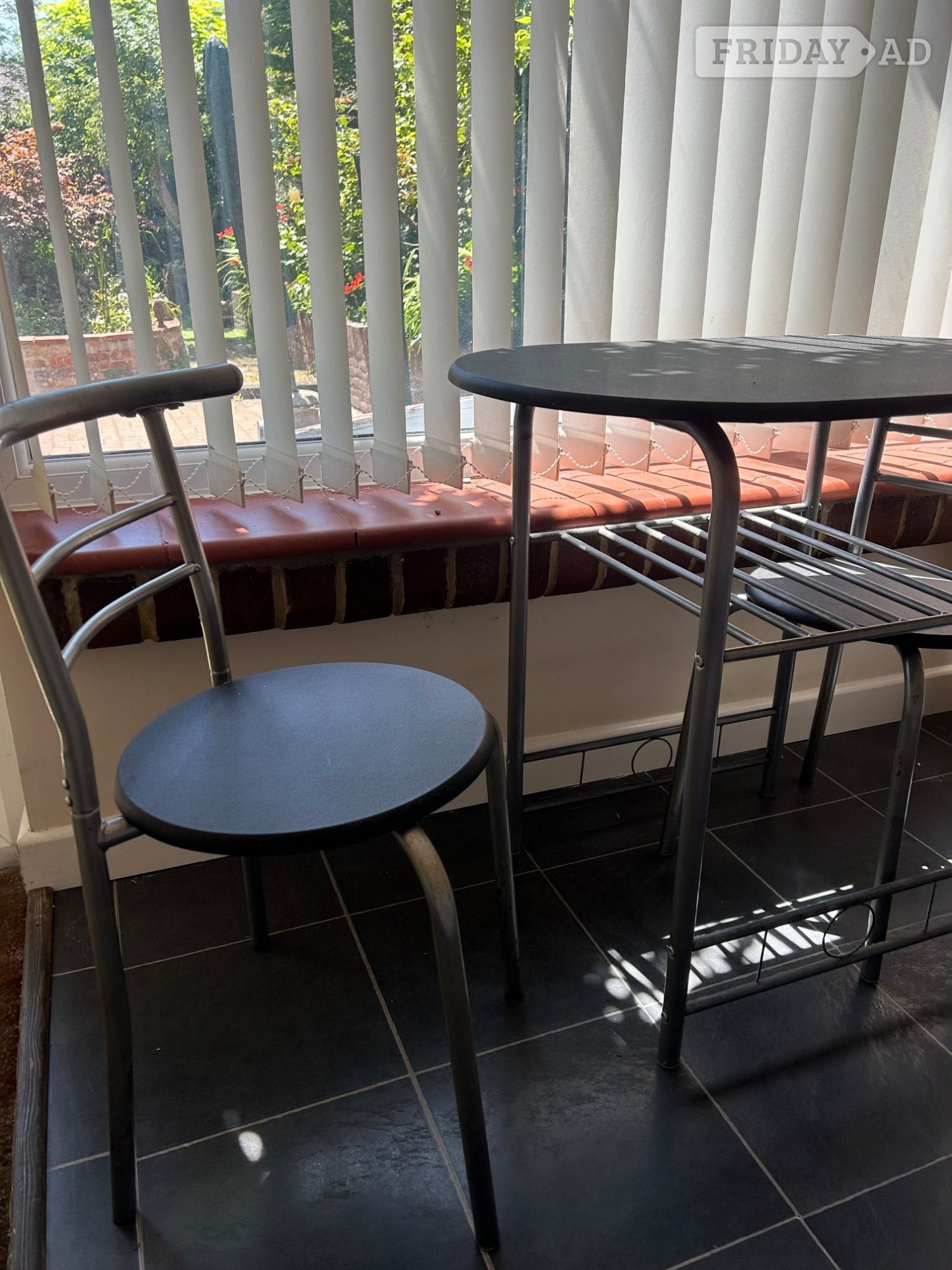 Compact 3 Piece Dining Room Set