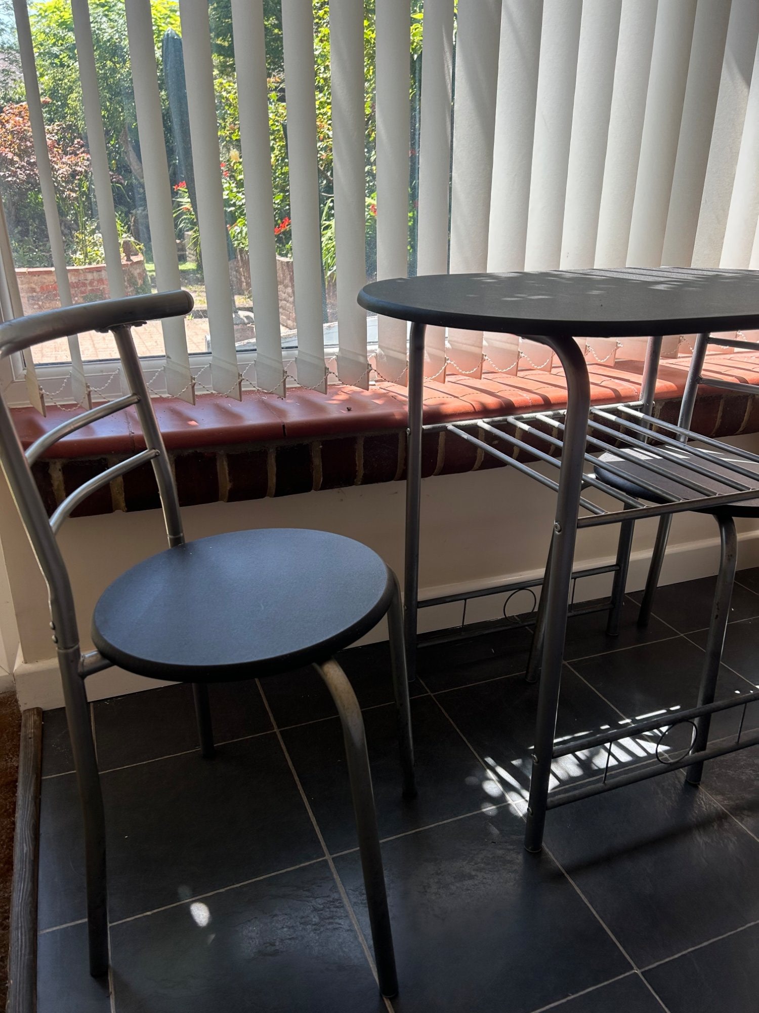 Compact 3 Piece Dining Room Set