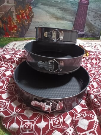 Pill-O-Pad.cushion for tablets etc./Cake Tins!!per items
