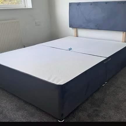 KING SIZE DIVAN BASE (NO STORAGE) AND MATCHING HB