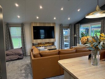 FOR SALE, LUXURY LODGE YORKSHIRE SPA RETREAT, HELMSLEY, YORK, HARROGATE, PET FRIENDLY