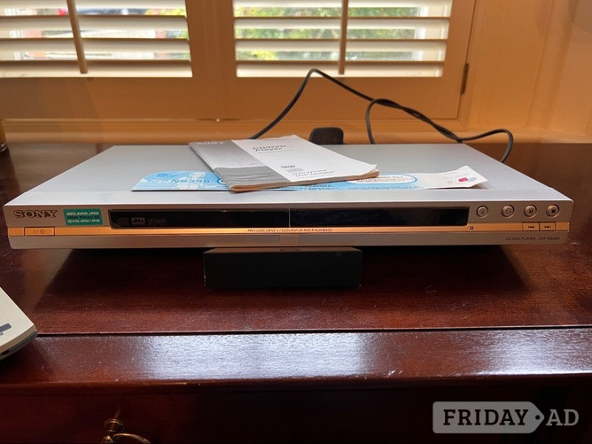 Sony DVD player with Remote - DVP- NS355