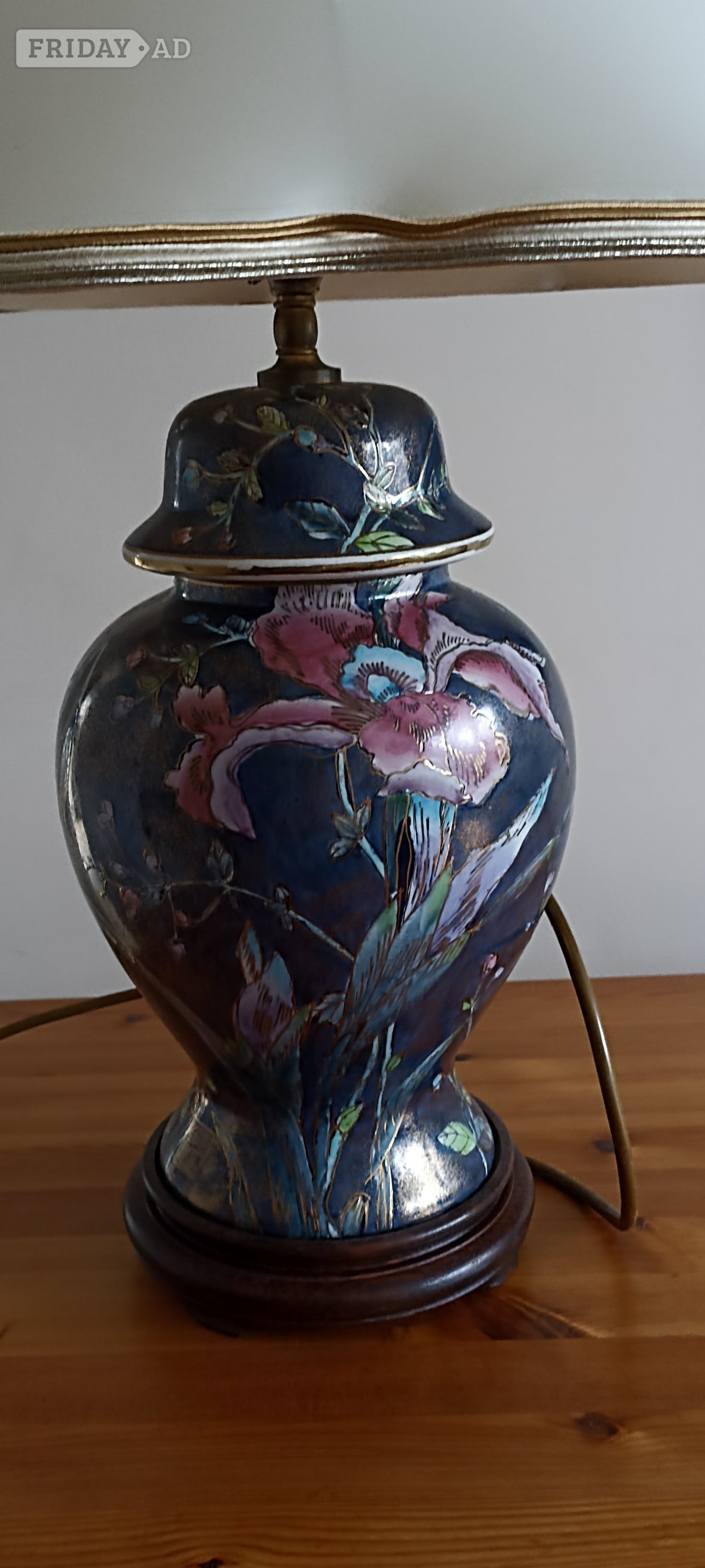 Uckfield Vintage style floral ginger jar lamp with wooden base and shade.