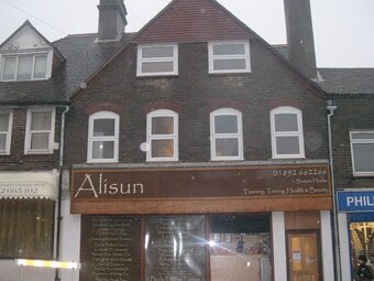 1 bedroom 2nd floor flat