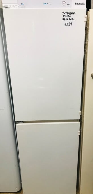 Baumatic integrated fridge freezer in great condition 