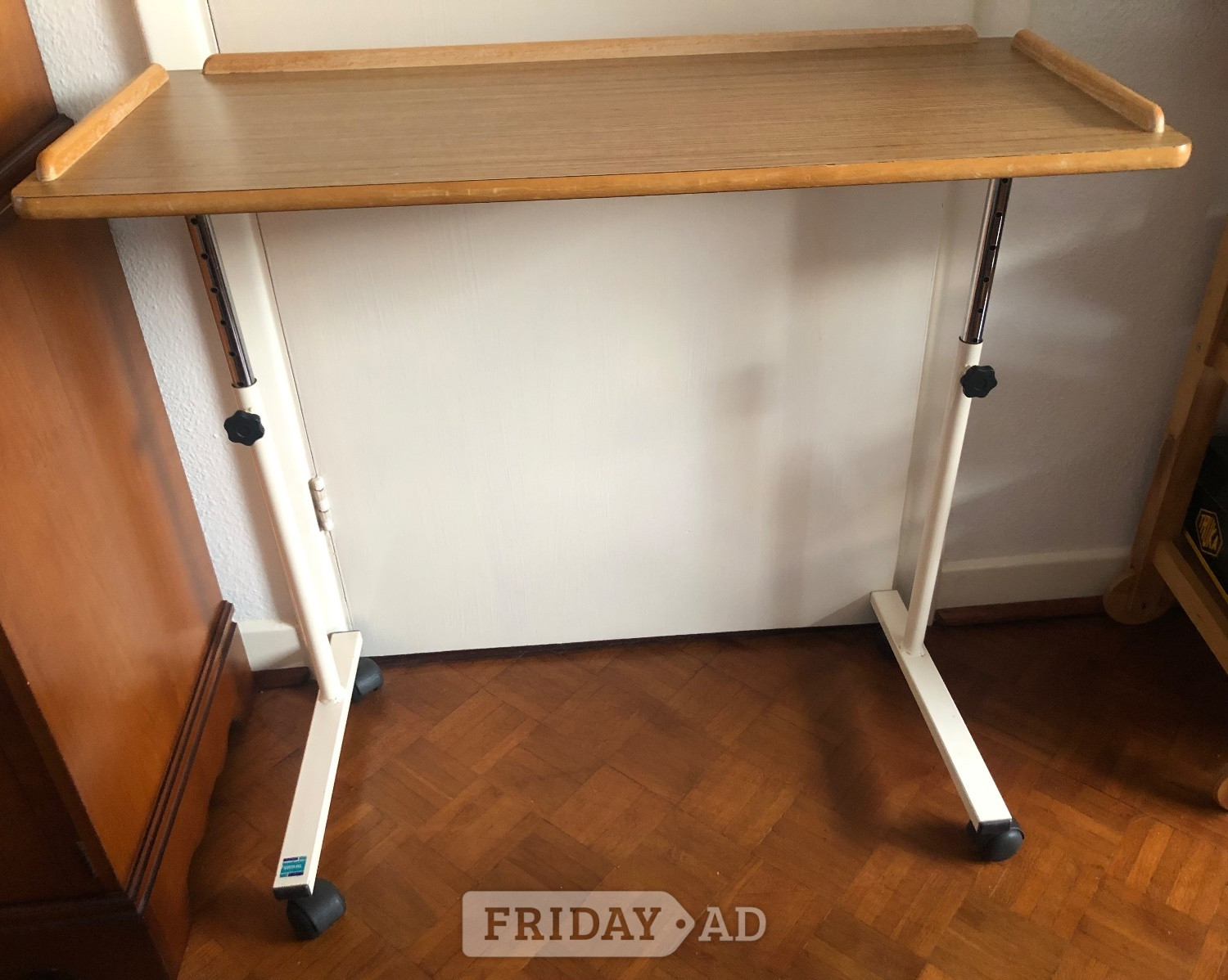 Table on wheels 