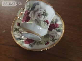 Vintage Elizabethan Staffordshire ‘Jacobean’ fine bone china cup and saucer
