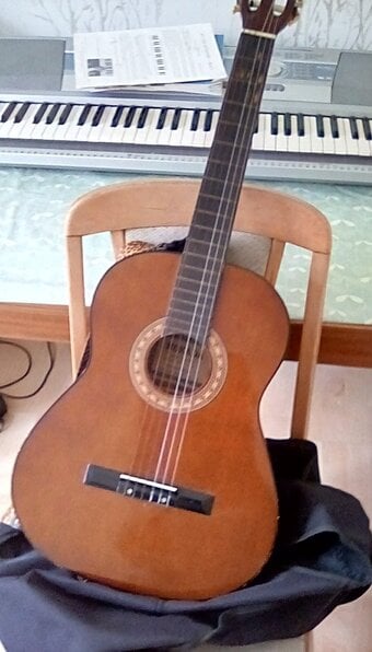 Full size 6 string Hokada guitar