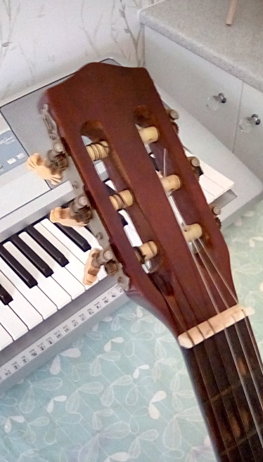 Full size 6 string Hokada guitar