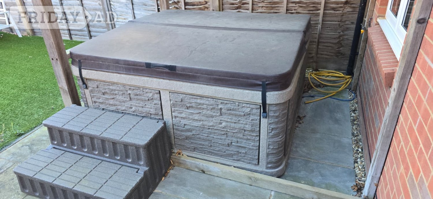 Hot tub plug and play in Worthing