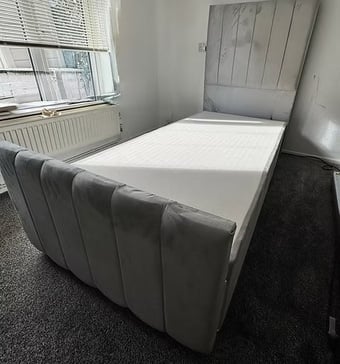 Single - Deluxe End Lift Divan Ottoman with Floor standing Hb