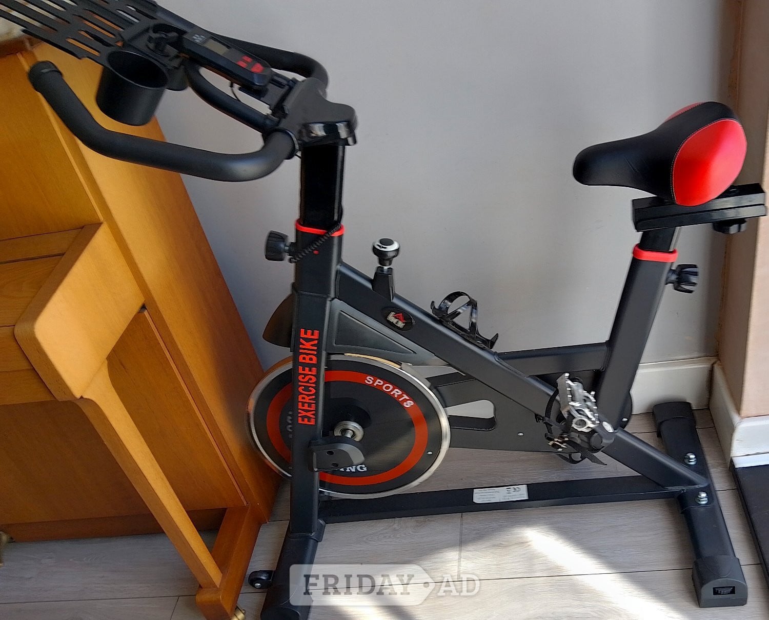 HOMCOM Upright Exercise Bike - Sports Equipment in Bromley