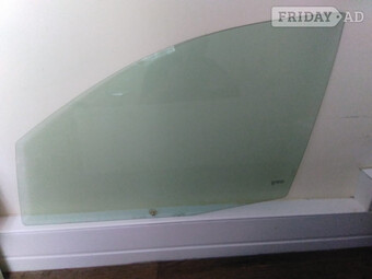 FORD FIESTA GHIA MK 6 2005 NEARSIDE FRONT WINDOW GLASS