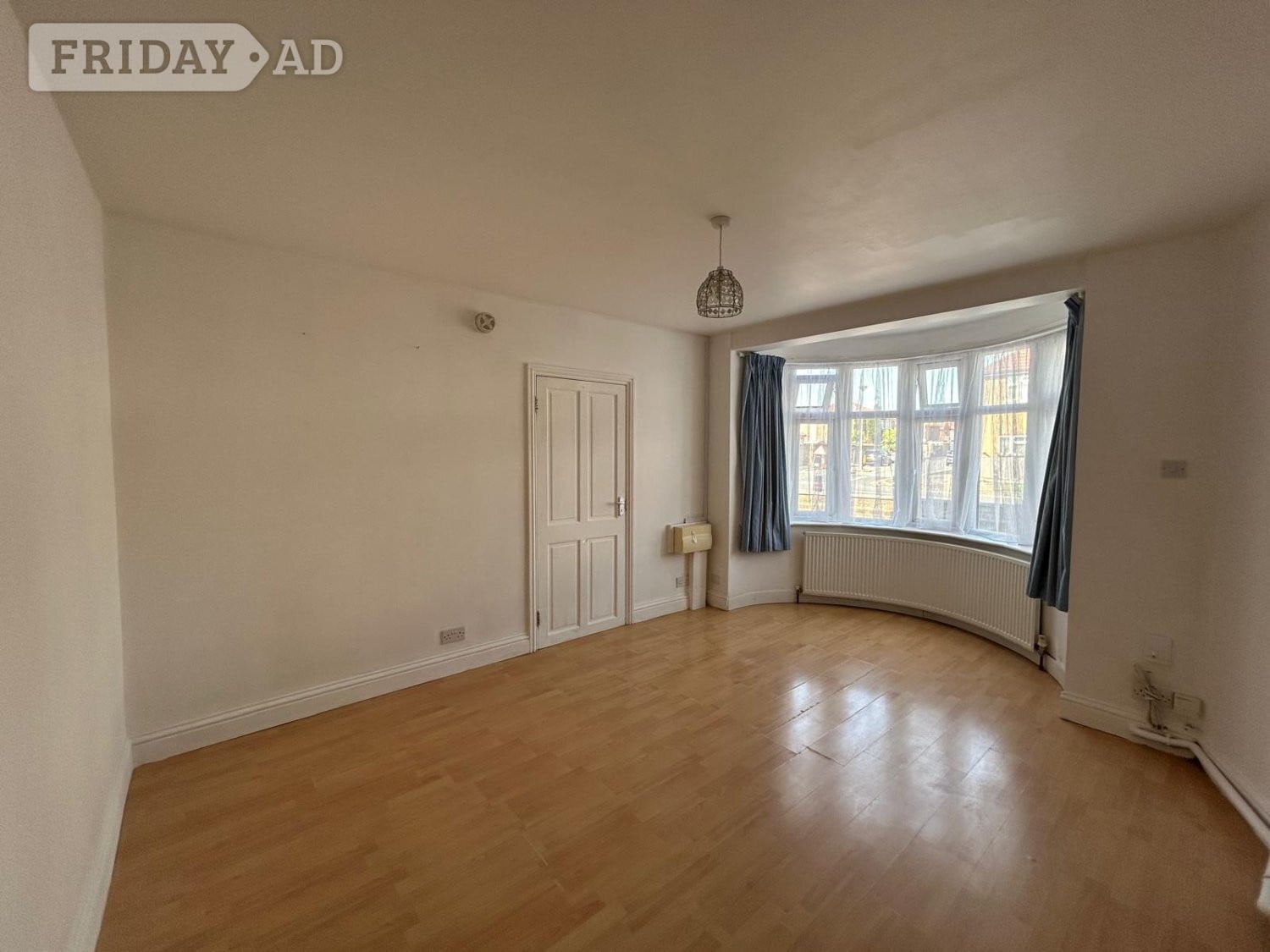 One bedroom groundfloor flat with separate kitchen - Flats & Apartments