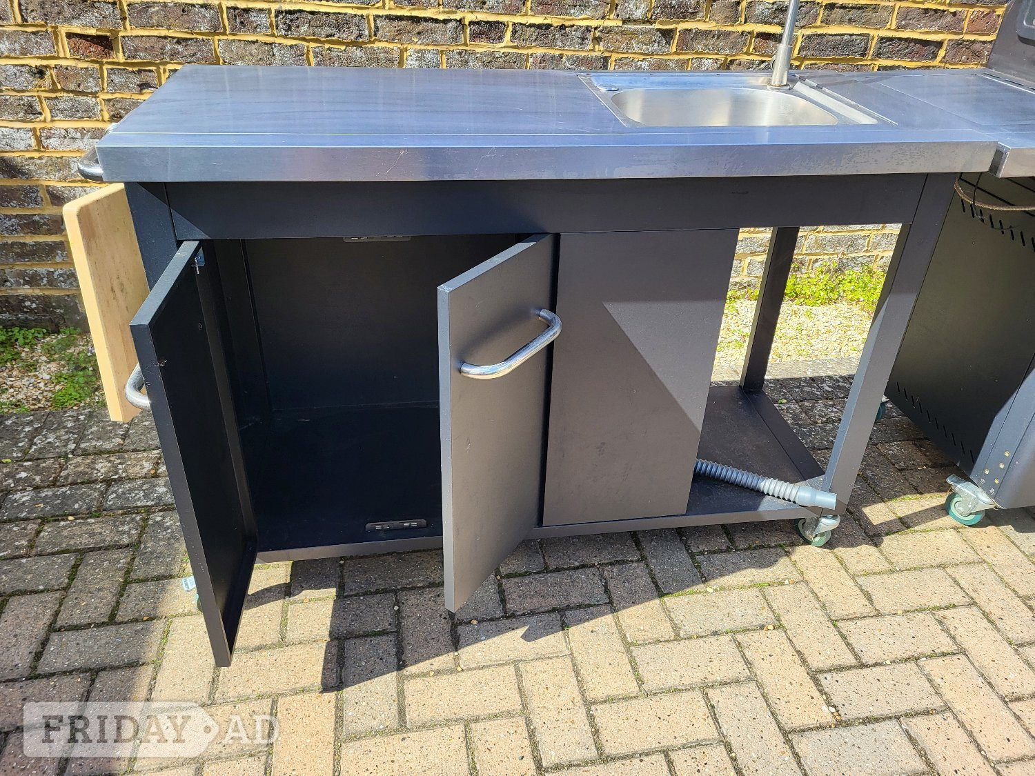 Premium Outdoor BBQ kitchen with covers - Garden