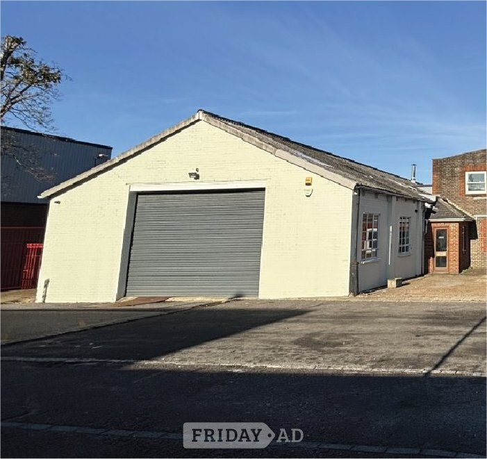 Industrial Unit to Rent in Burgess Hill Close To Town Centre