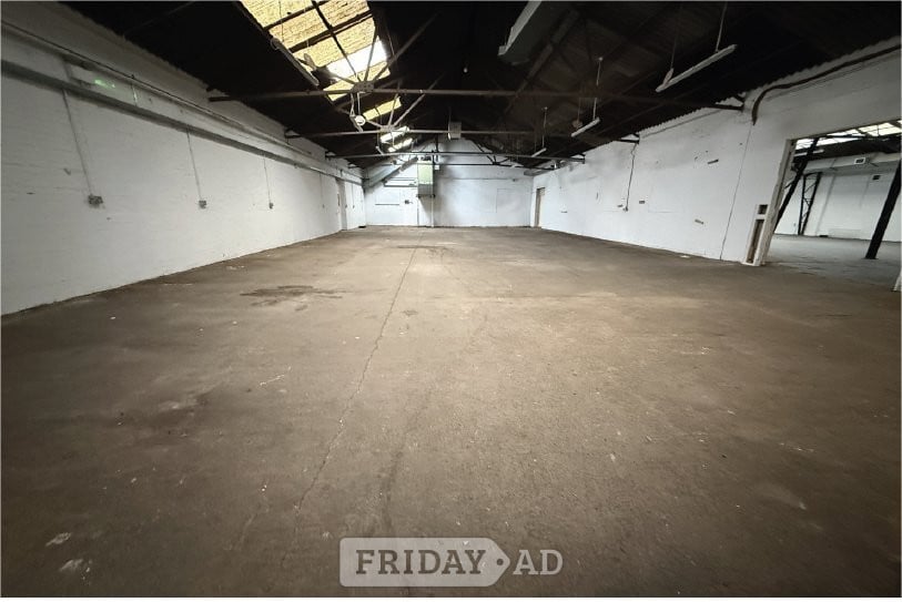 Industrial Unit to Rent in Burgess Hill Close To Town Centre - Commercial Properties in Burgess Hill