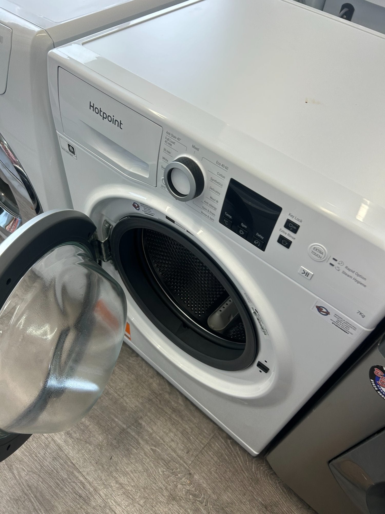 HOTPOINT 7KG WASHING MACHINE 