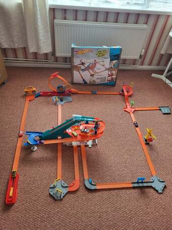hot wheels mega metropolis see discription