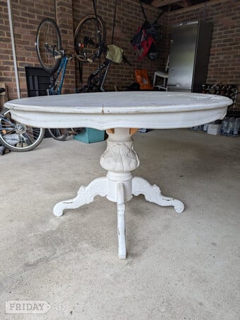 Victorian style pedestal round table