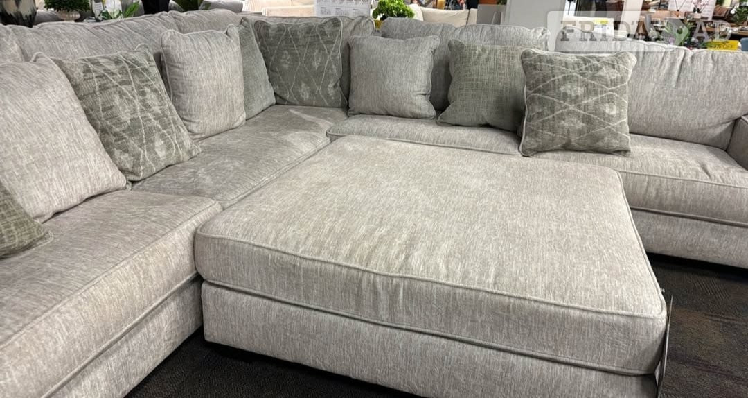Aberdeen Beautiful Sectional couch 