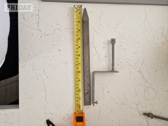 Numerous Galvanised Gutter brackets 
