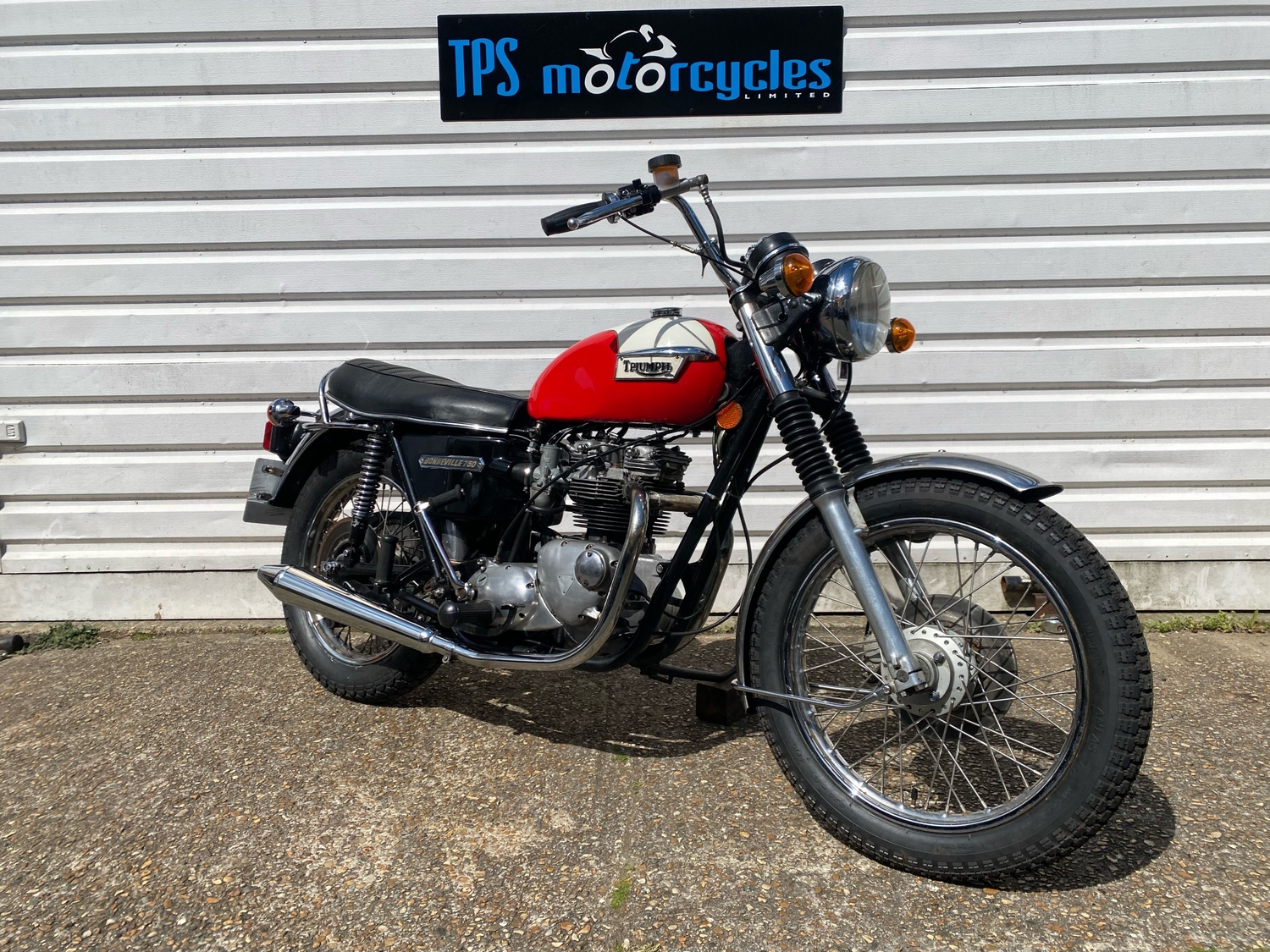 Triumph Bonneville 1977 - Motorbikes, Scooters & Quads
