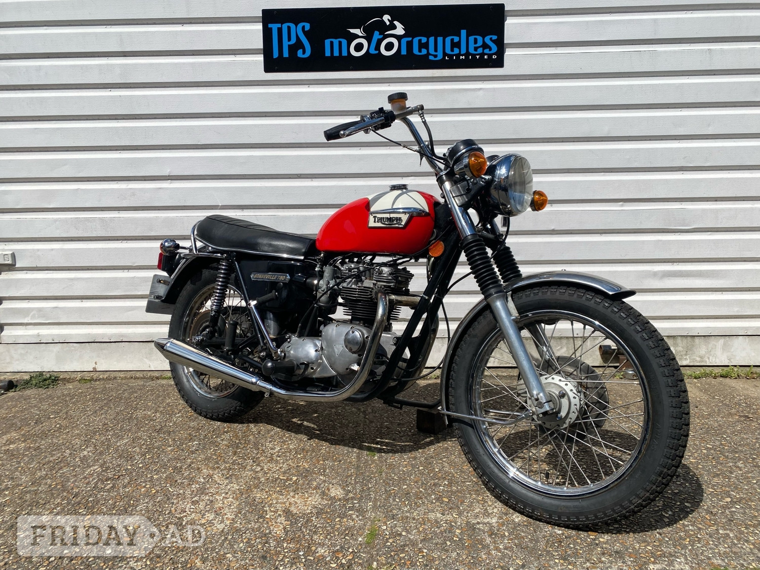 Triumph Bonneville 1977 - Motorbikes, Scooters & Quads