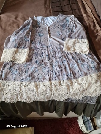 Womens tops with lace trimming 