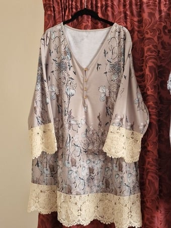 Womens tops with lace trimming 