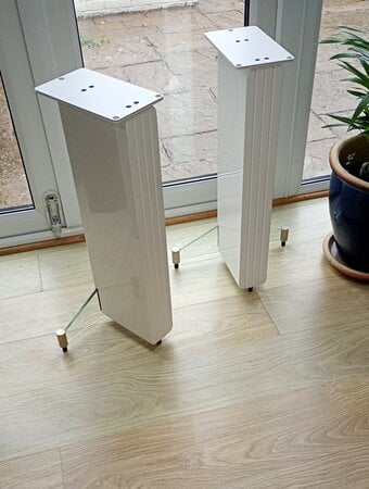 Q Acoustic concept 20 speakers and Concept stands package as new.