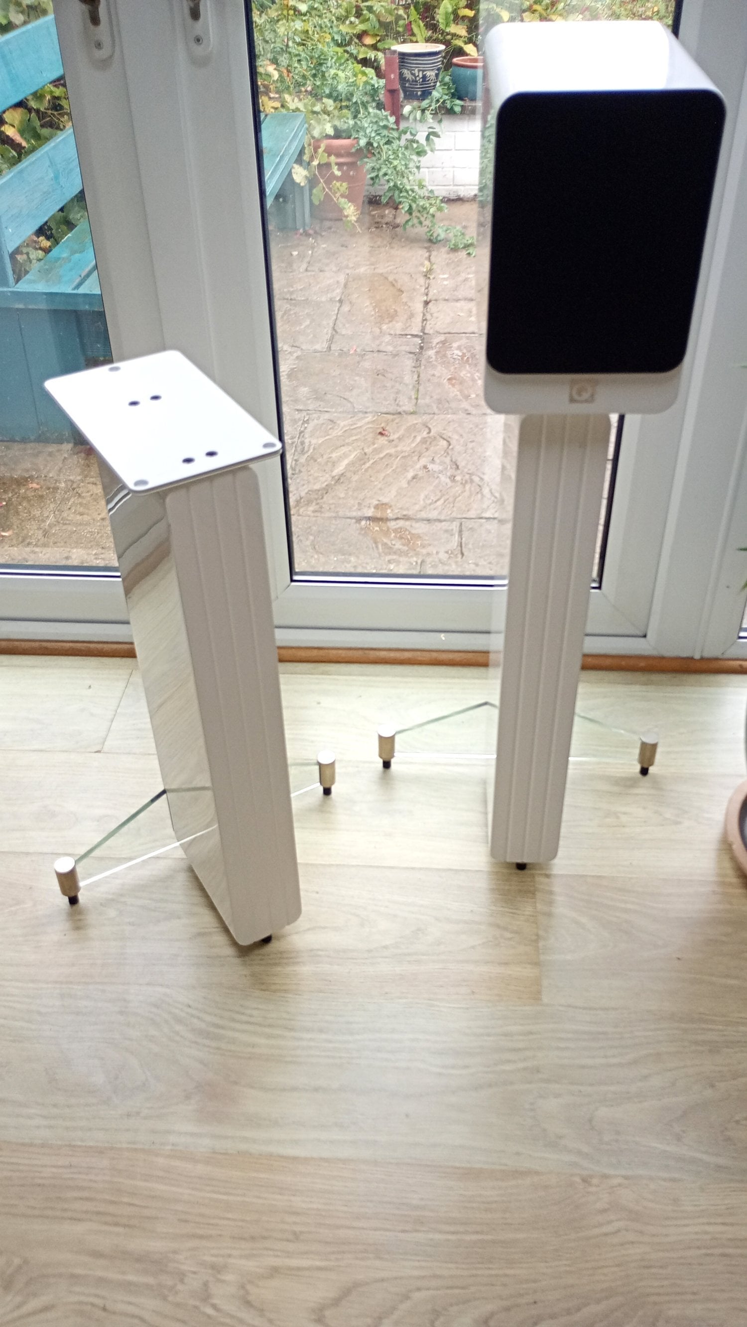 Q Acoustic concept 20 speakers and Concept stands package as new.