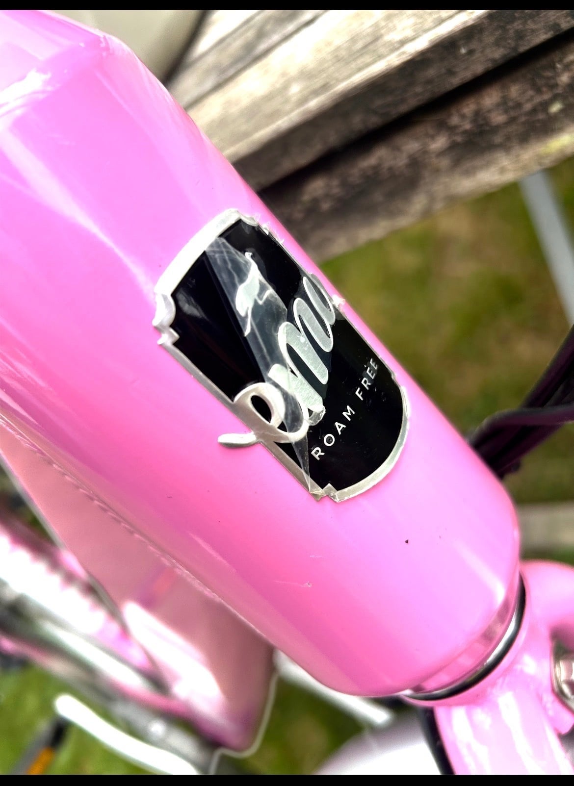 🌸 Beautiful Fuchsia Pink Emu Roam Free Electric Bike –like new 