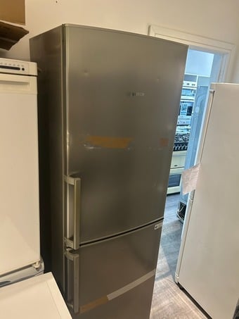 BOSCH 60/40 FRIDGE FREEZER