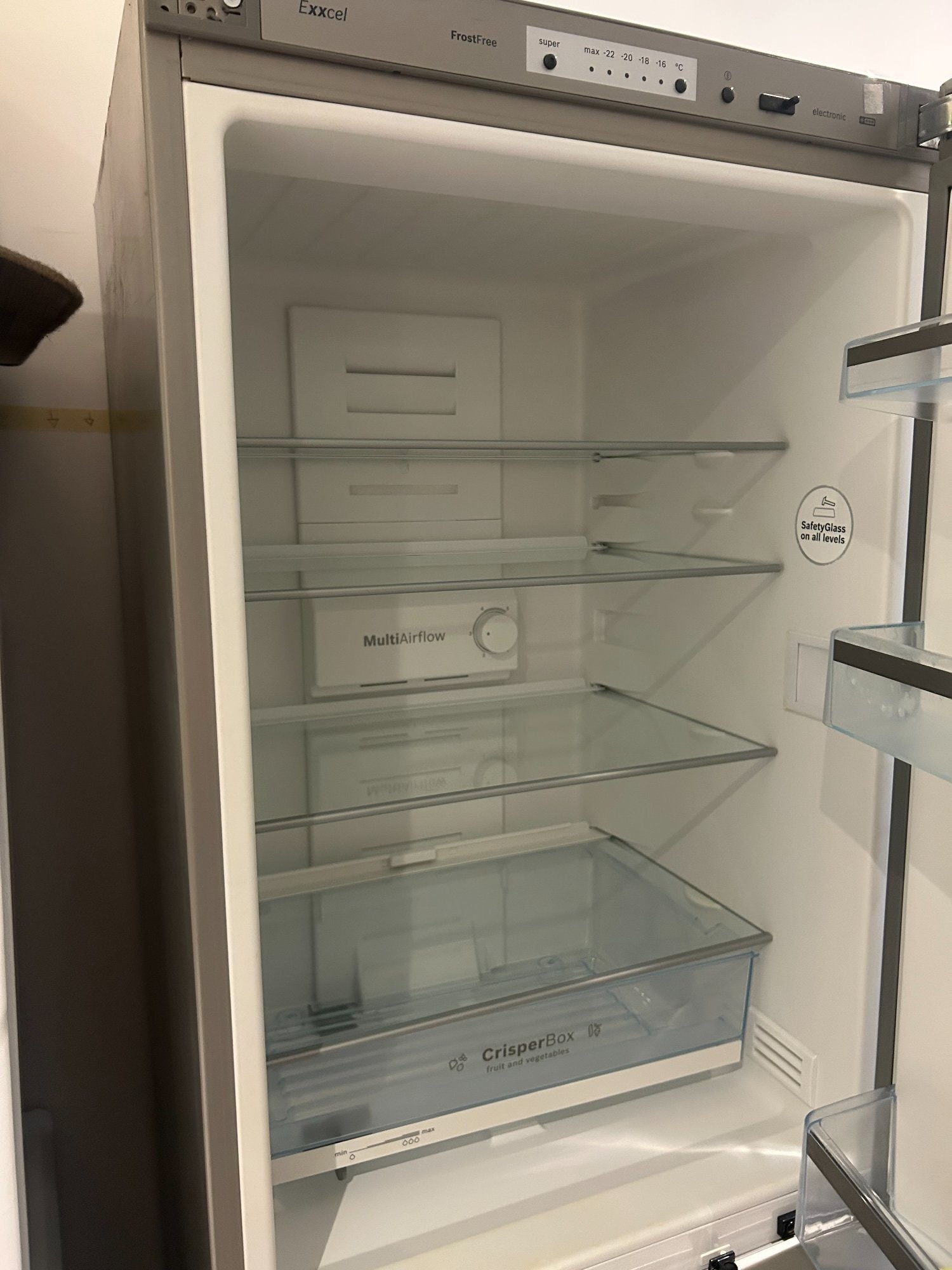 BOSCH 60/40 FRIDGE FREEZER
