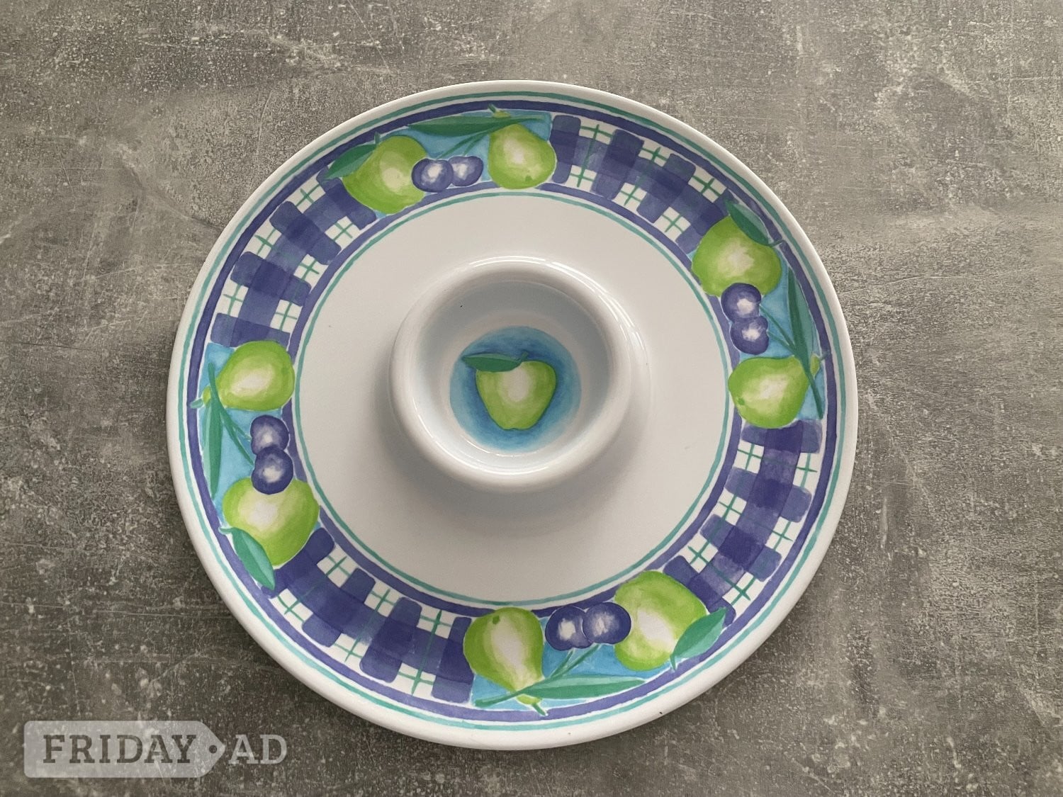 Plastic serving plate diameter approx. 34cm great condition in Shoreham-By-Sea