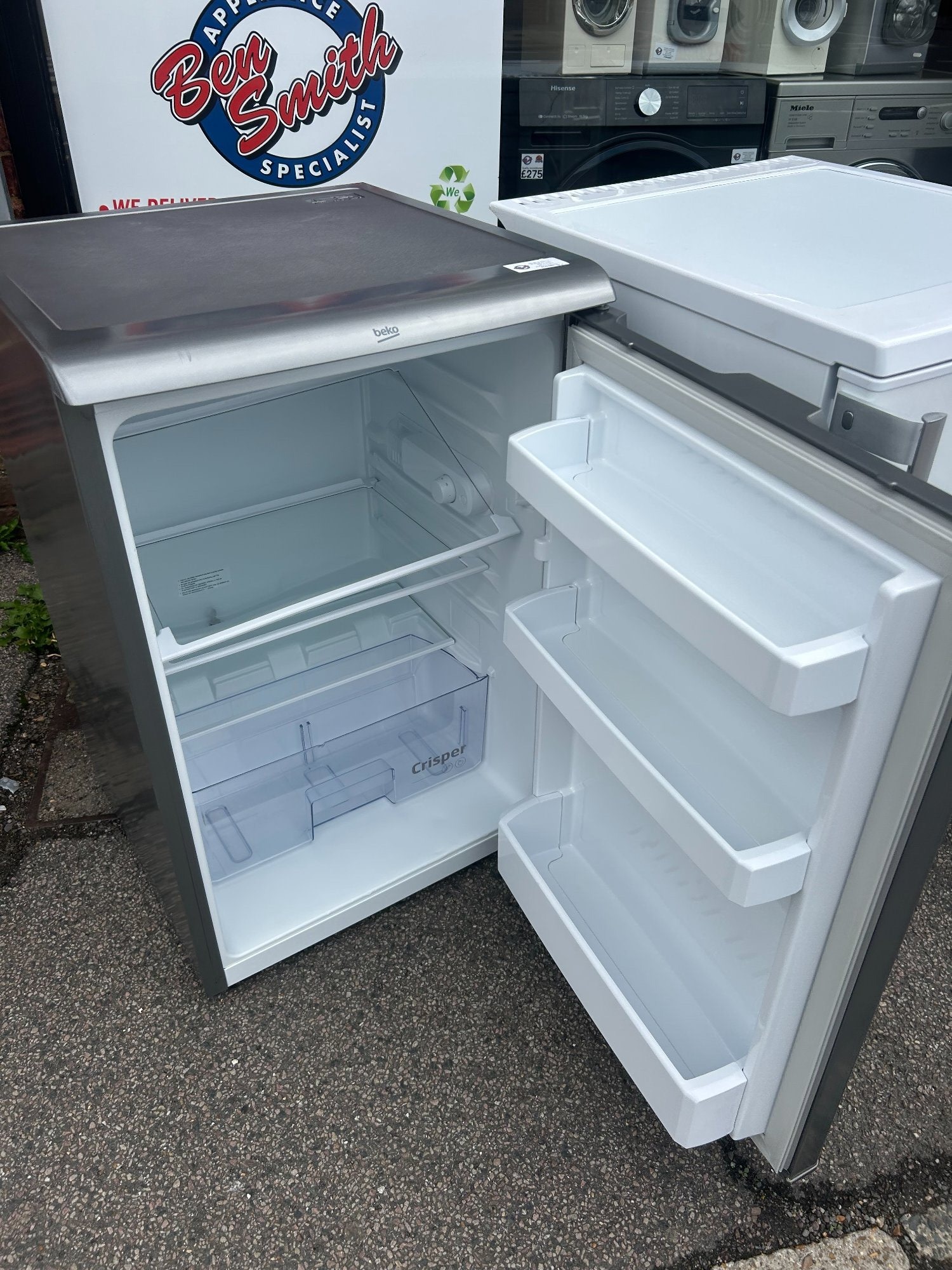 BEKO UNDERCOUNTER FRIDGE