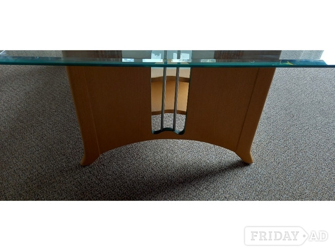 Maidstone Coffee Table, Excellent Condition