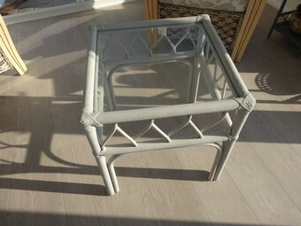 SMALL SIDE/COFFEE TABLE