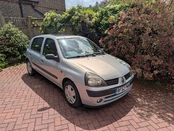 Renault Clio Expression+ 16V 5 door hatchback. FSH.