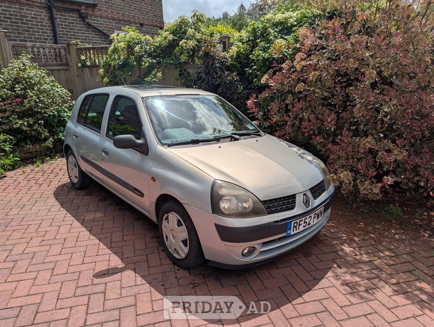 Renault Clio Expression+ 16V 5 door hatchback. FSH. in Tunbridge Wells