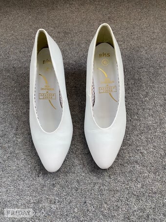 Ladies White Leather Heels - size 6