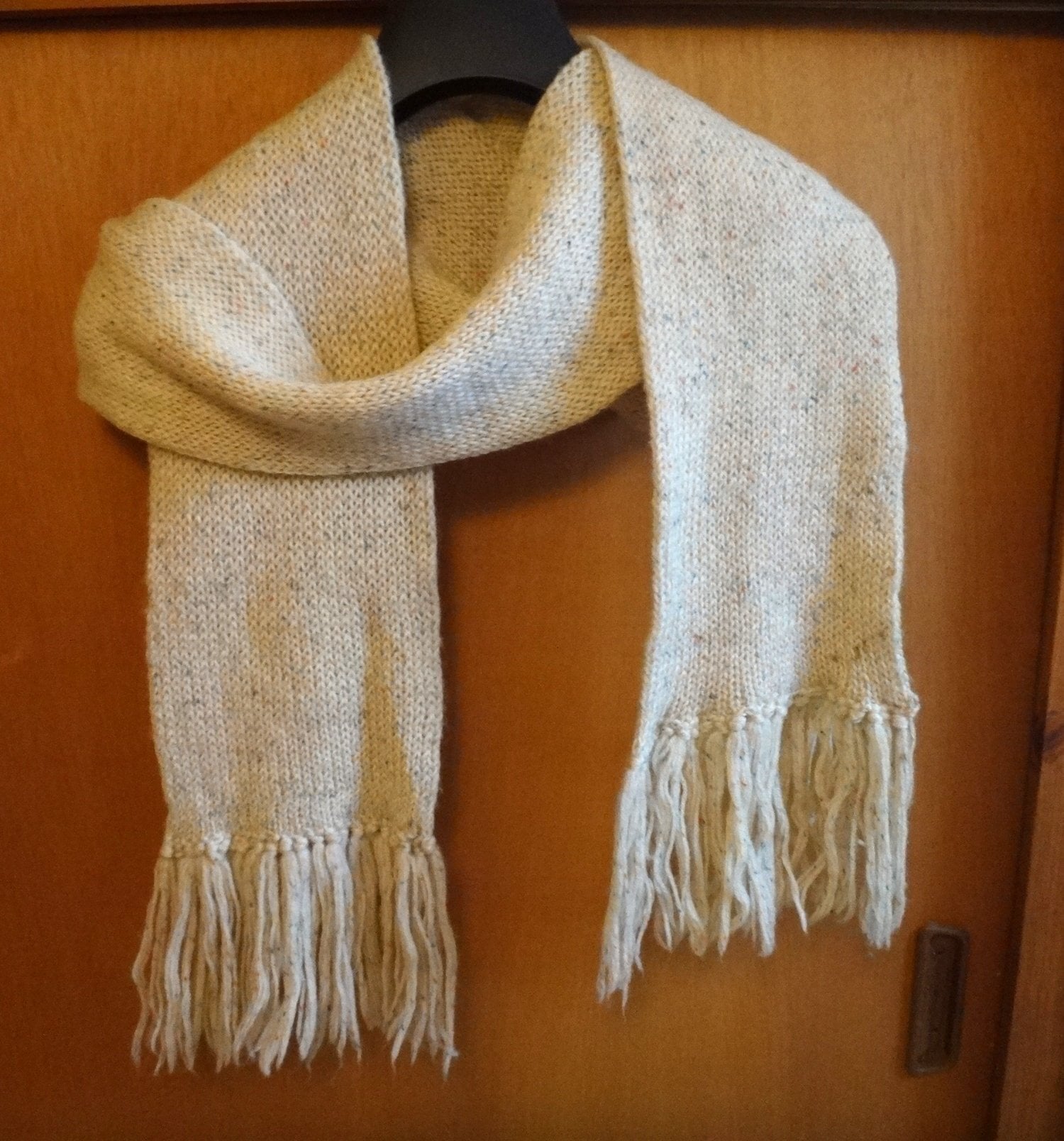 Supper worm all wool scarf with tassels in Cardiff