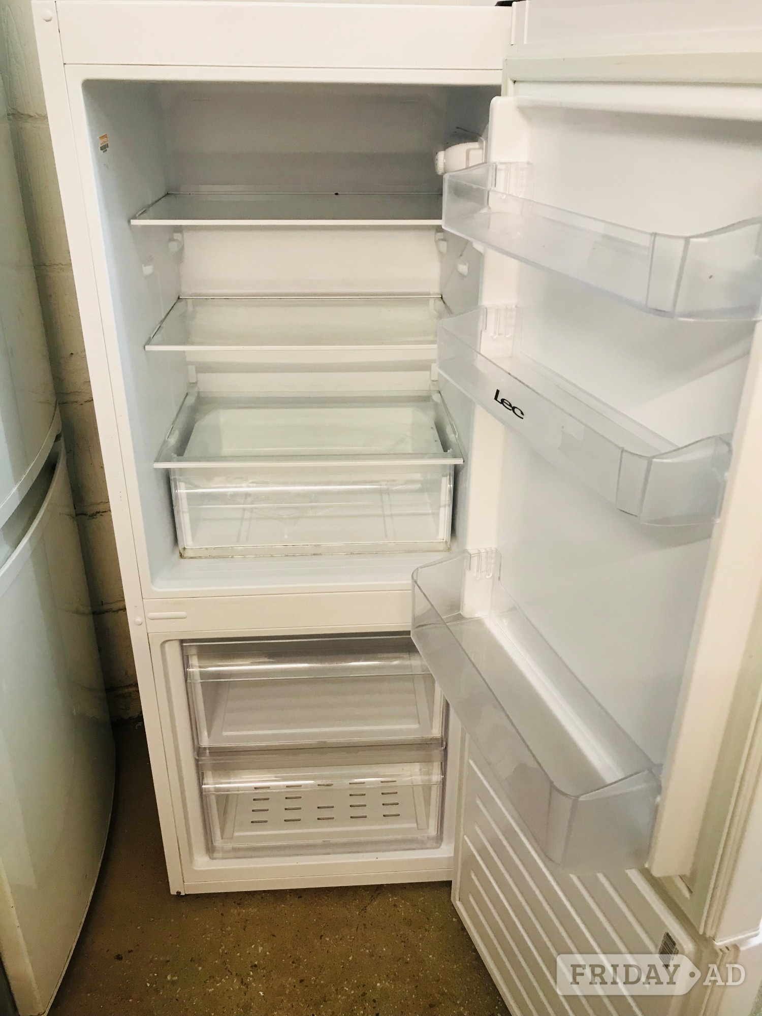 LEC FRIDGE FREEZER IN EXCELLENT CONDITION 