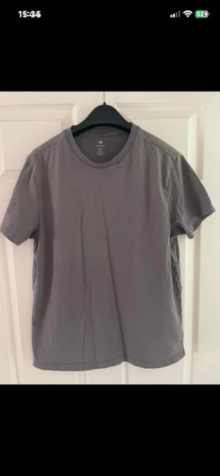 H&M grey regular fit short sleeve T-shirt in size medium