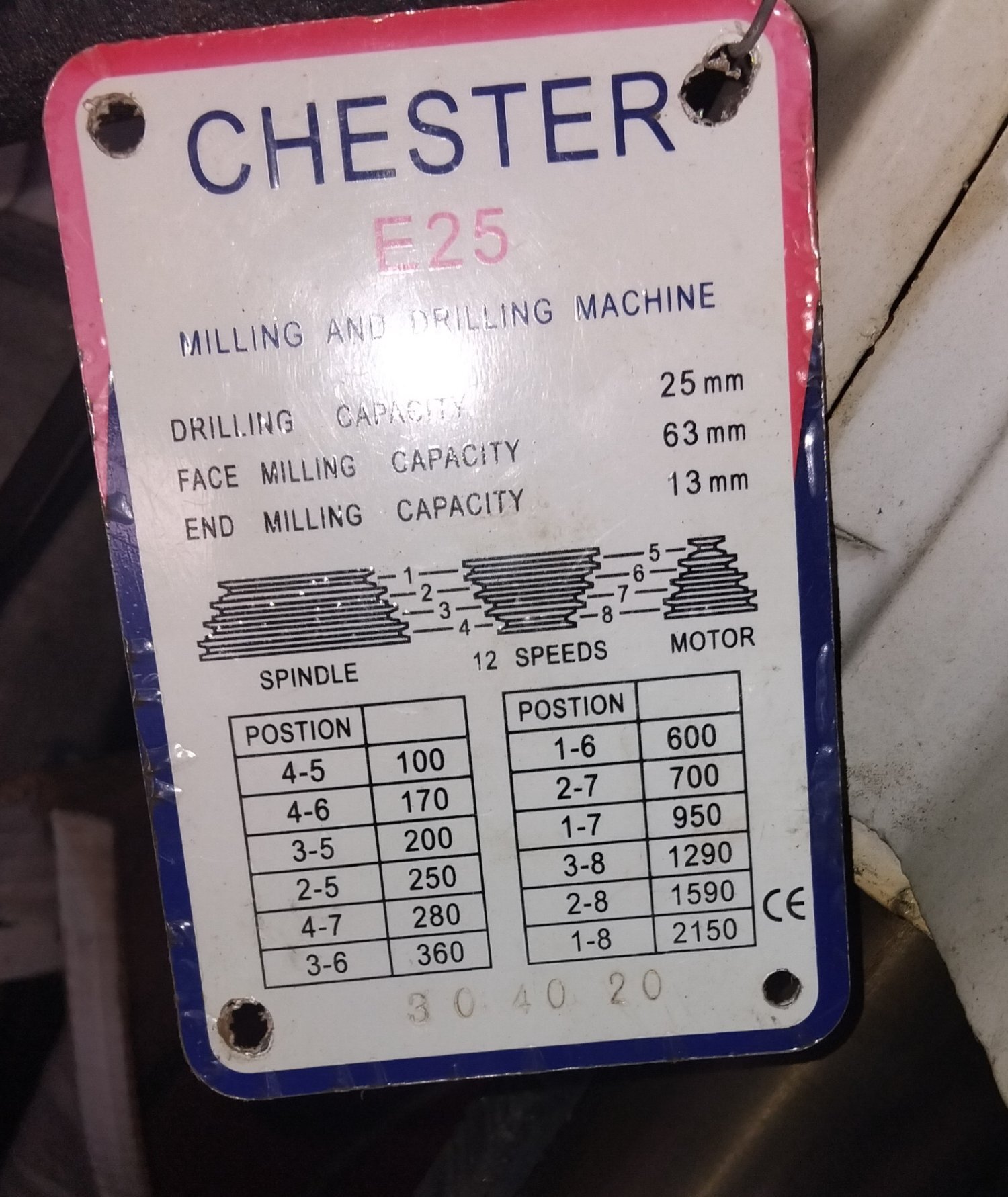 MILLING MACHINE WITH ROTARY TABLE IN WORKING ORDER. 