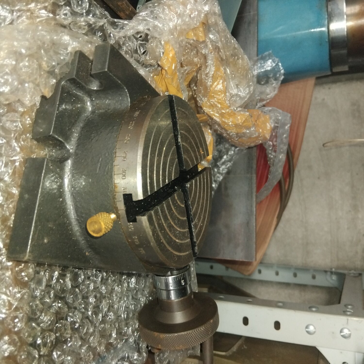 MILLING MACHINE WITH ROTARY TABLE IN WORKING ORDER.  - DIY