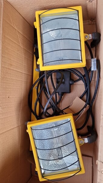 2 sets of mains portable twin halogen workshop lights + stands