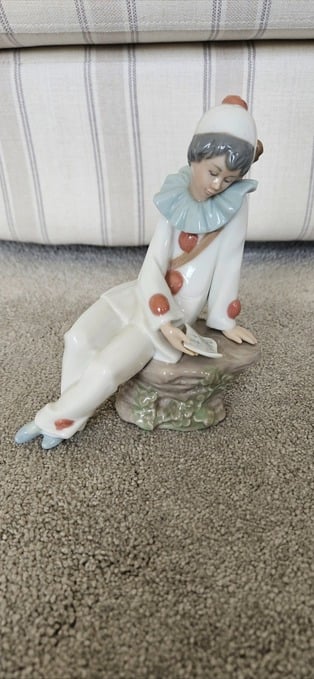 Nao by Lladro Figurine titled "Love Letter"