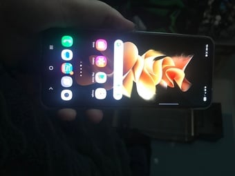 Samsung galaxy flip 3 5G phone